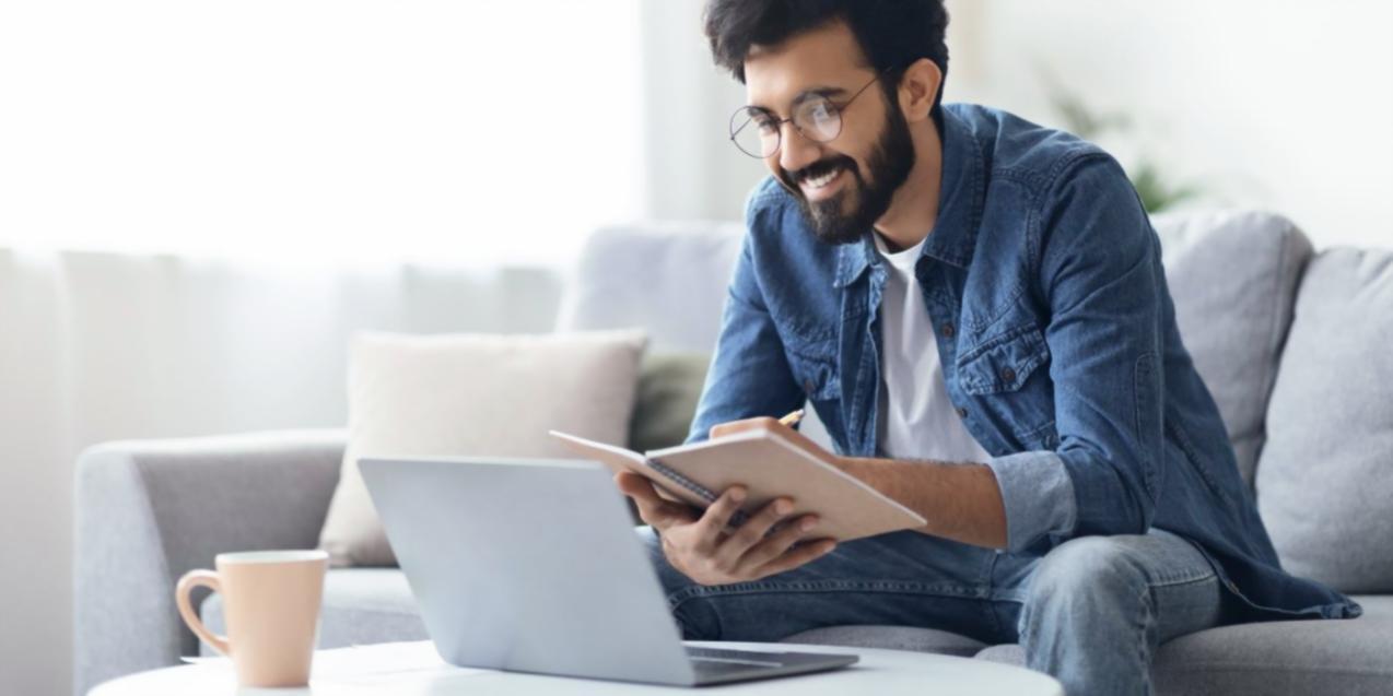 Sesión de análisis de datos con gráficos de mercado